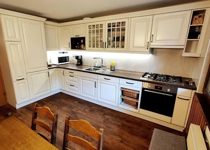 Cozy 3br Alpine House 펜션 고즈드마툴렉